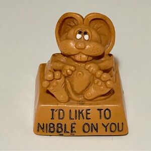 Vintage Kitschy 70s “I’d Like To Nibble on You” Plastic Mouse Wallace Berrie Co.